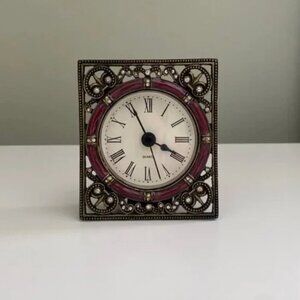 Vintage Quartz Analog Tabletop Clock Red